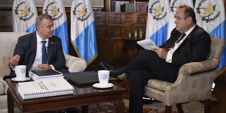 Mandatario culmina entrevistas con los seis aspirantes a fiscal general y jefe del MP