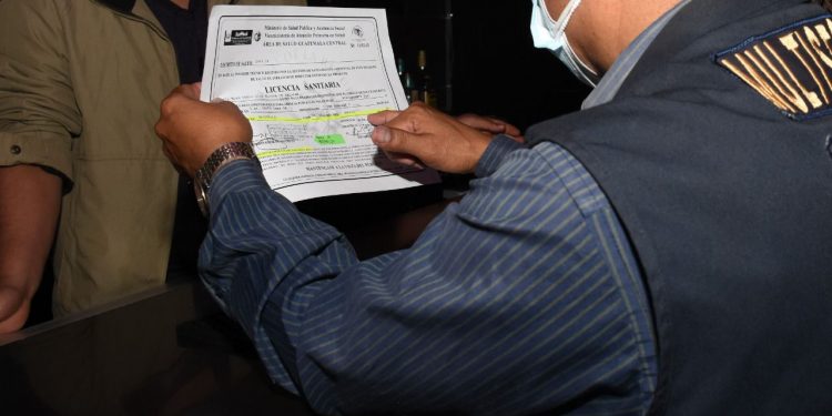 Salud invita a visitar sitio web de verificación de licencias sanitarias