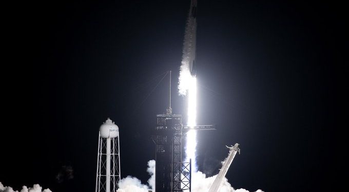 SpaceX envía al espacio otros 40 pequeños satélites