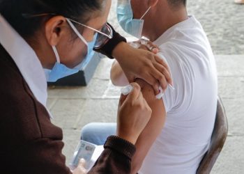 Apoyan con cuarta dosis de Sputnik V por motivos de viaje