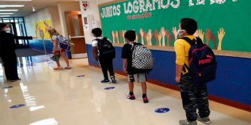 Unesco alerta de que los varones tienen más riesgo de no acabar sus estudios