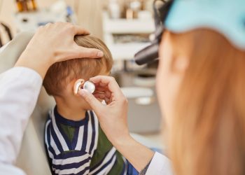 Recomendaciones para evitar la otitis durante el verano