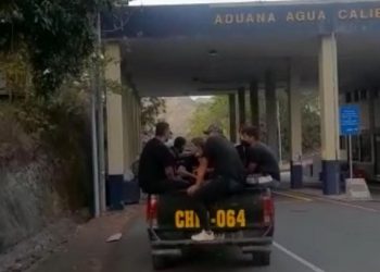 Remiten a Migración a grupo de venezolanos y cubanos