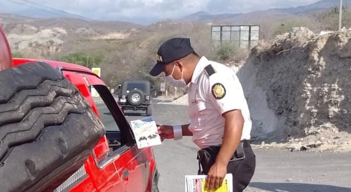 Guatemaltecos agradecen presencia policial durante Semana Santa