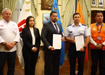 Suscriben convenio para construcción de viviendas a afectados por ETA y IOTA