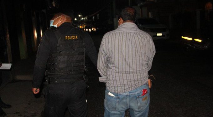 Capturan a presunto coyote y remiten a Migración a cinco venezolanos