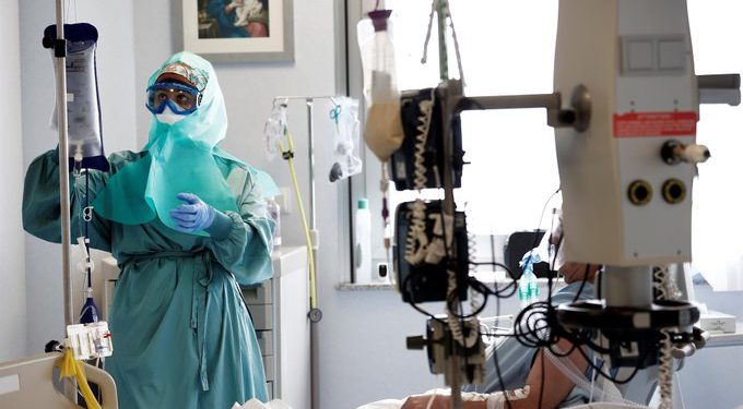 Descubren por qué el COVID provoca inflamaciones graves en algunos pacientes