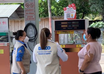 La Diaco supervisa el cumplimiento del beneficio económico a los consumidores de diésel y gasolina regular.