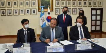 La firma del Memorando se realizo en las instalaciones de Cancillería guatemalteca.