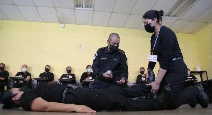 Monitores de SBS se capacitan en medicina táctica