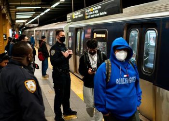 Policía de Nueva York investiga otro tiroteo en el metro, que no dejó heridos