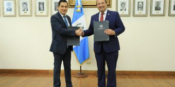 Firman convenio para facilitar identificación de guatemaltecos fallecidos en el extranjero