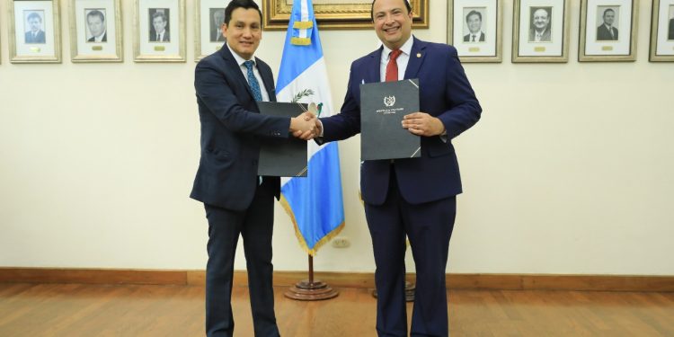Firman convenio para facilitar identificación de guatemaltecos fallecidos en el extranjero