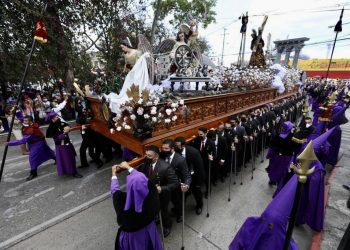 Presidente Giammattei resalta importancia cultural de Semana Santa