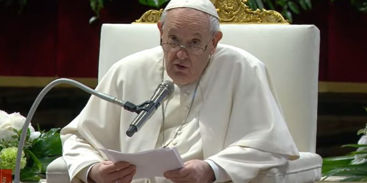 El papa pide valentía para que todo el mundo defienda la paz en Ucrania