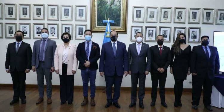 Presentan plataforma de uso de Salón Diplomático en aeropuerto La Aurora
