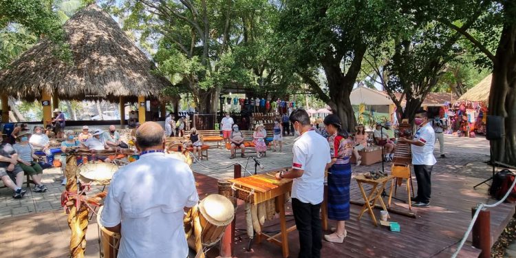 Presentación de Música Folclórica a turistas .