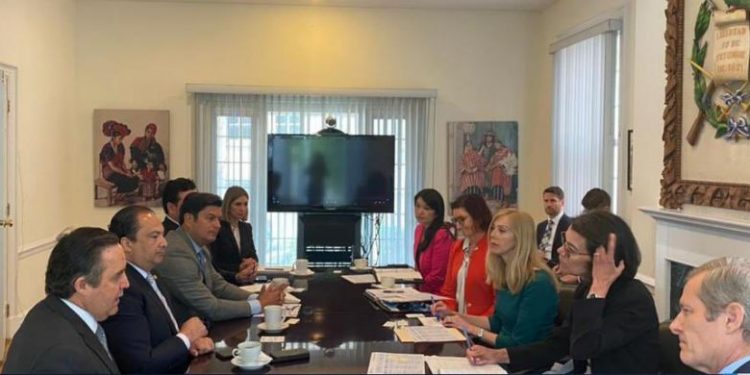 Exponen oportunidades para la generación de negocios en Guatemala