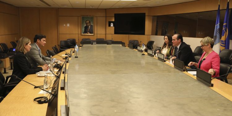 Mineco expone planes de crecimiento económico ante el BID