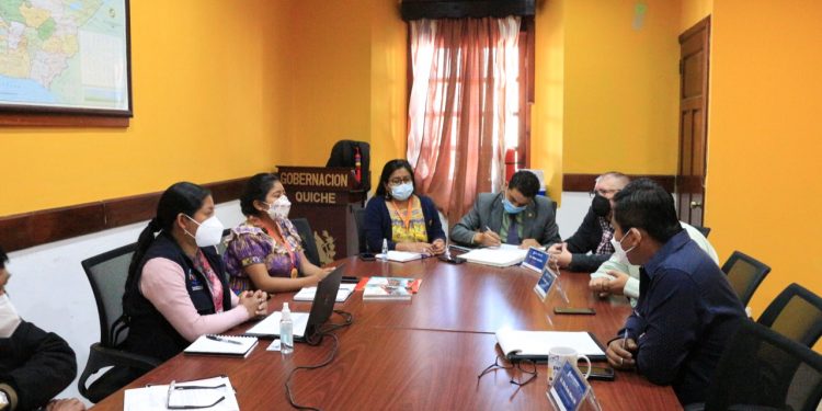 Discuten acciones para reducir embarazos en adolescentes