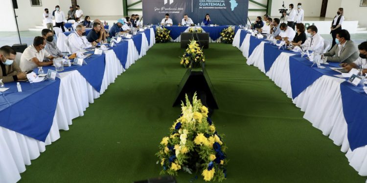 Reunión del presidente Alejandro Giammattei con alcaldes de Guatemala.
