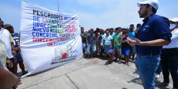 Gobierno atiende peticiones de pescadores de Champerico