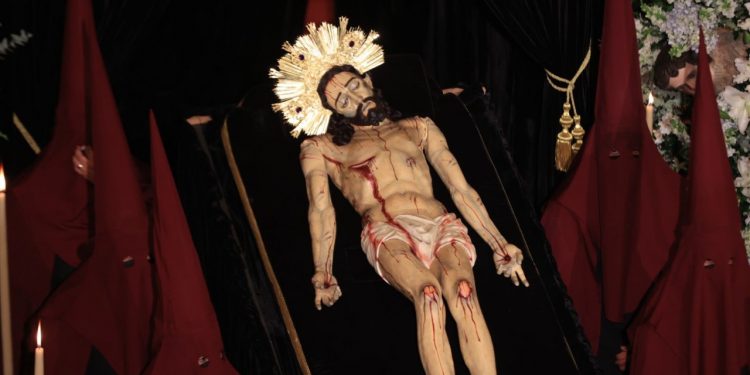 Entregan imagen restaurada del Señor Sepultado