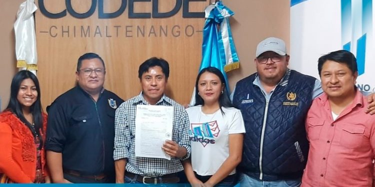Vecinos de Chimaltenango agradecen próximo mejoramiento de caminos rurales