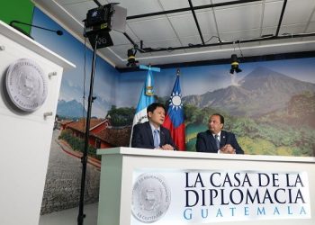 Presentan podcast sobre temas diplomáticos