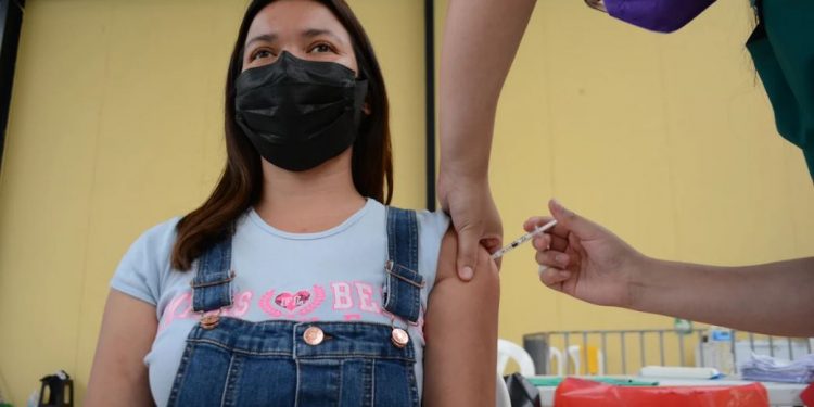 Conozca los puestos de vacunación y de hisopados que funcionarán durante Semana Santa