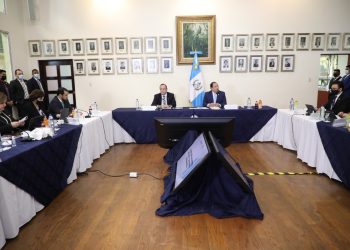 Visita del presidente Alejandro Giammattei con autoridades del Minex.