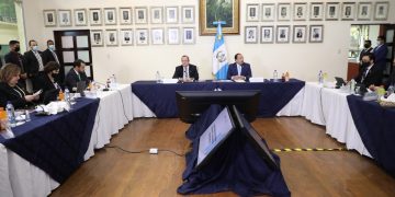 Visita del presidente Alejandro Giammattei con autoridades del Minex.