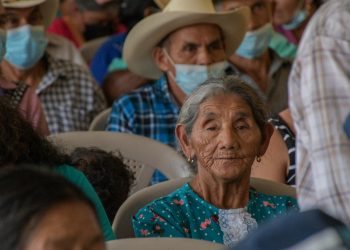 Más adultos mayores de Baja Verapaz se benefician con aporte económico