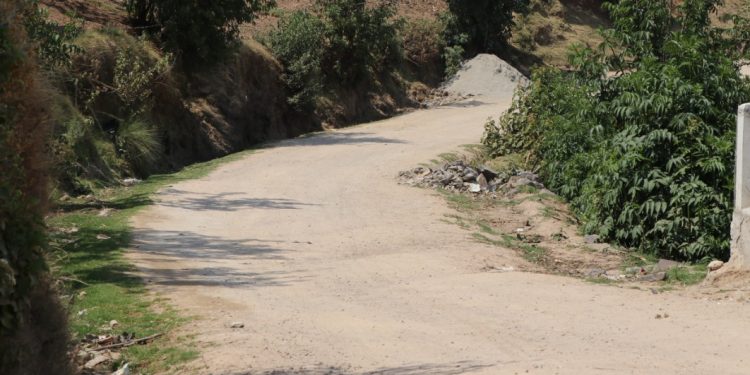 Comienza mejoramiento de camino rural en Comitancillo