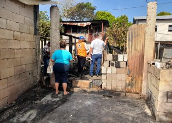 Autoridades apoyan a familias afectadas por incendio en Morales