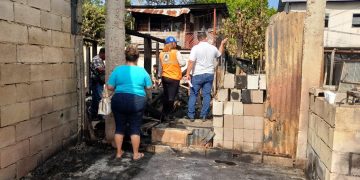 Autoridades apoyan a familias afectadas por incendio en Morales