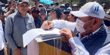 Mediación de autoridades permite liberar vía en Zaragoza