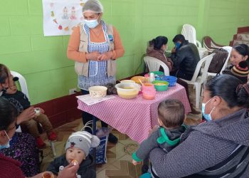 Madres de familia se capacitan en la preparación de alimentos nutritivos