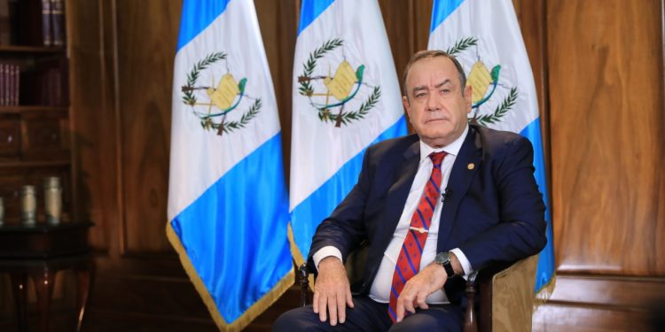 Mandatario concluye primer día de entrevistas a aspirantes al cargo de fiscal general y jefe del Ministerio Público