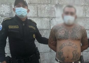 PNC expulsa a salvadoreño con antecedentes de homicidio y alerta roja