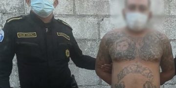 PNC expulsa a salvadoreño con antecedentes de homicidio y alerta roja