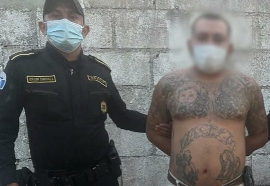 PNC expulsa a salvadoreño con antecedentes de homicidio y alerta roja