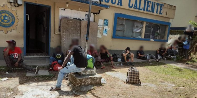 Remiten a Migración a 22 extranjeros por ingreso irregular al país