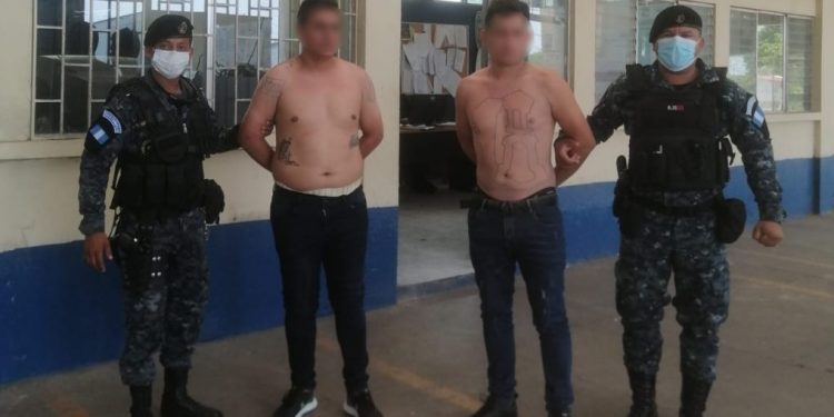 Remiten a Migración a dos presuntos mareros salvadoreños