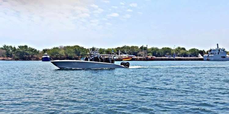 Localizan embarcación con tres ciudadanos mexicanos en aguas del Pacífico