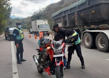 Refuerzan operativos de seguridad vial durante la Semana Mayor./foto: Tránsito de PNC.
