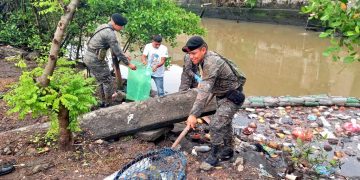 Elementos del Ejército de Guatemala apoyan en limpieza de biobarda