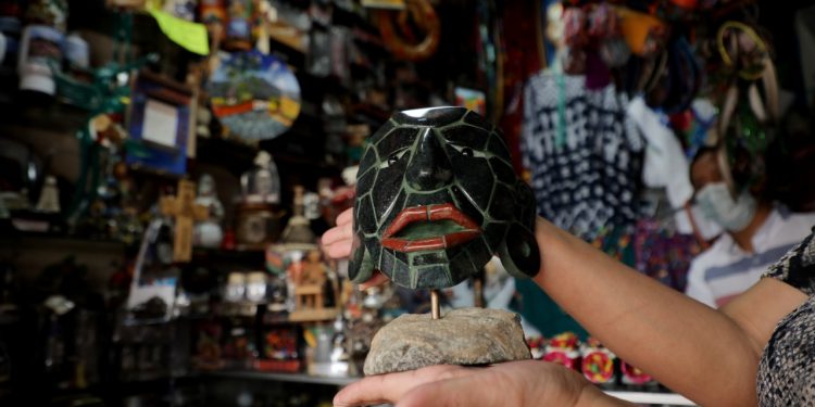 Mercado de Artesanías ofrece diversos productos elaborados por guatemaltecos