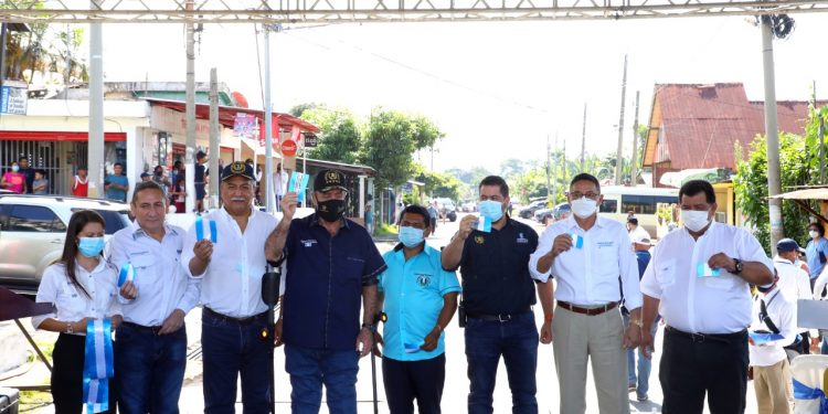Presidente inaugura tramo carretero que beneficiará a más de 77 mil personas
