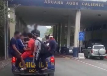 REMITEN A 27 MIGRANTES